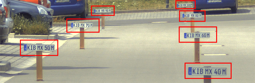 Пример изображения с камеры MOBOTIX с установленными табличками с растояниями